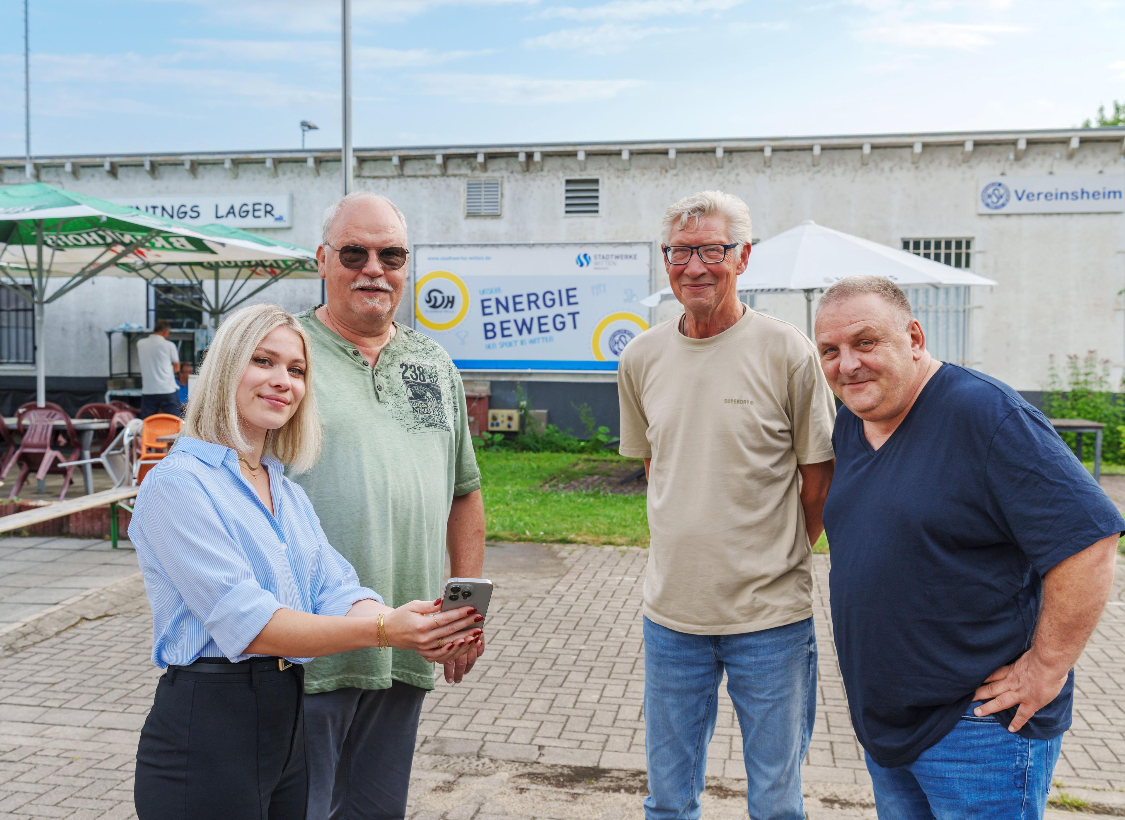 Im Bild (von links nach rechts): Karl-Heinz Fröhning, Wilfried Wirges, Marcus Hahn sowie Sarah Smigielski. Foto: Volker Wiciok
