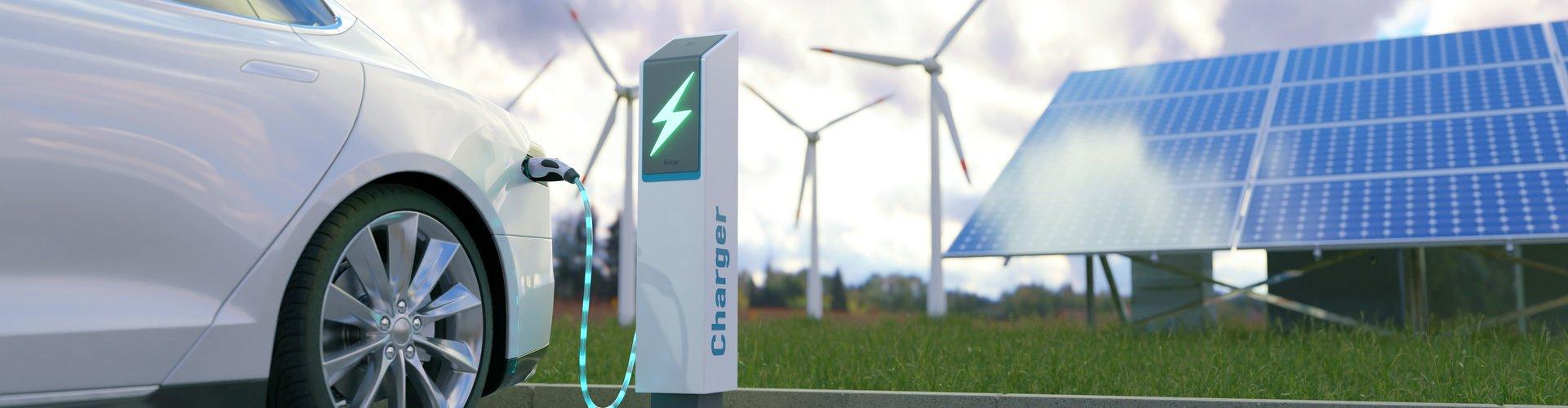 Bild mit Elektro-Auto, Ladesäule, Windrad und Solaranlage. Foto: shutterstock