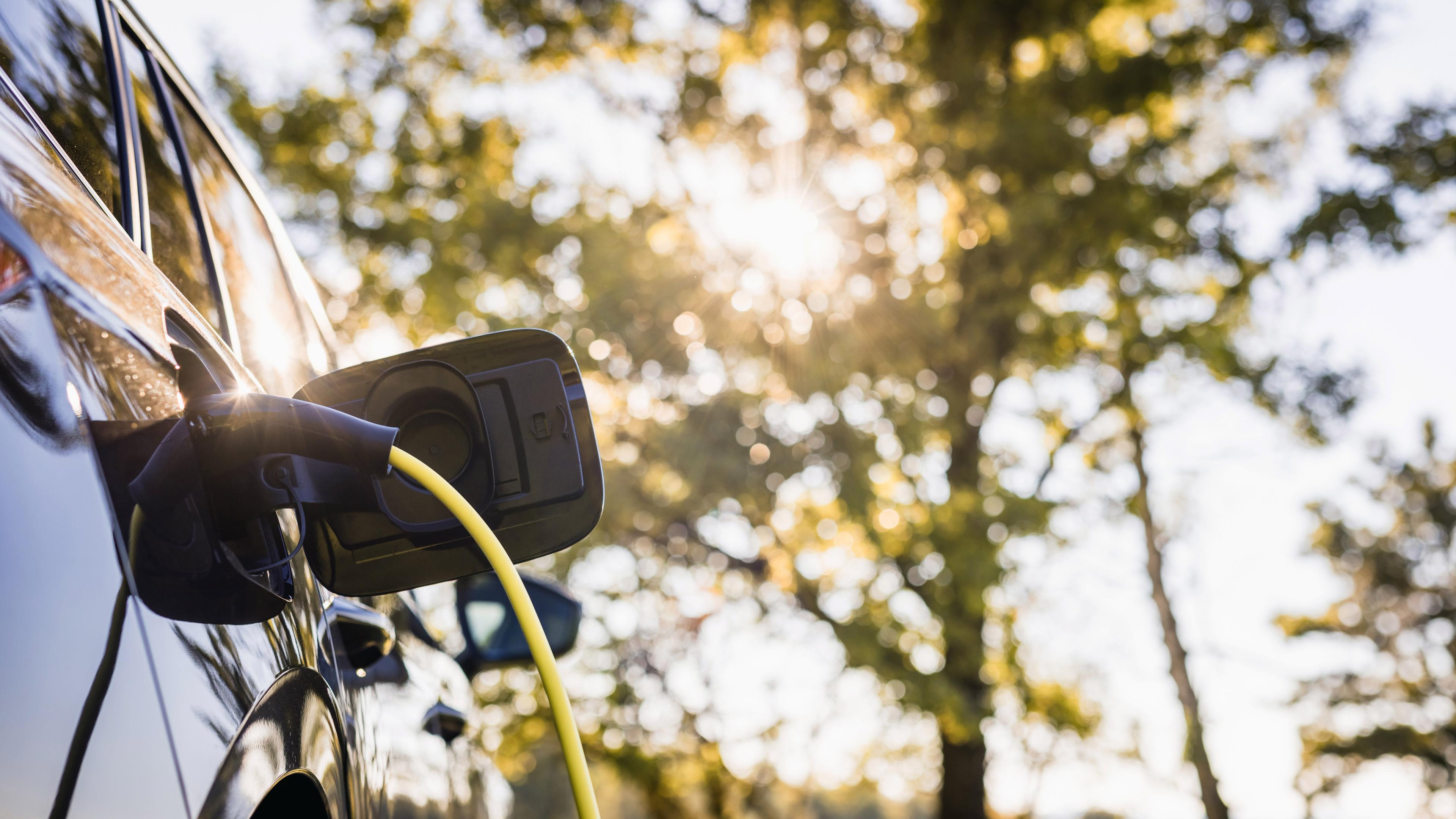 E-Auto wird geladen