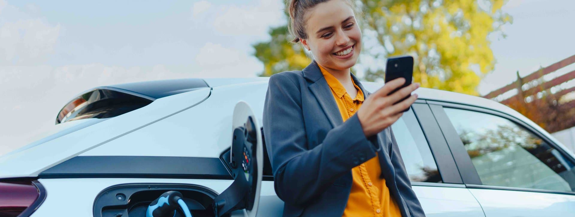 Adobe_eAuto_frau_retuschiert_Himmel_2023 09 18